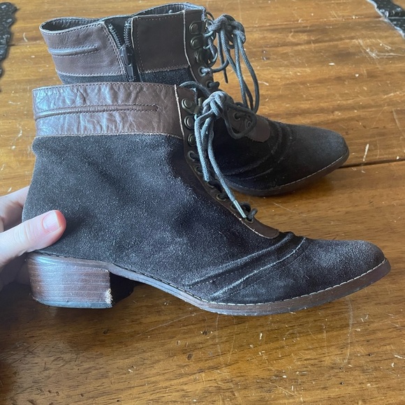 Very Volatile Leather Suede Lace Up Heeled Boots Sz 8.5 Brown Pointed Toe - Picture 4 of 10